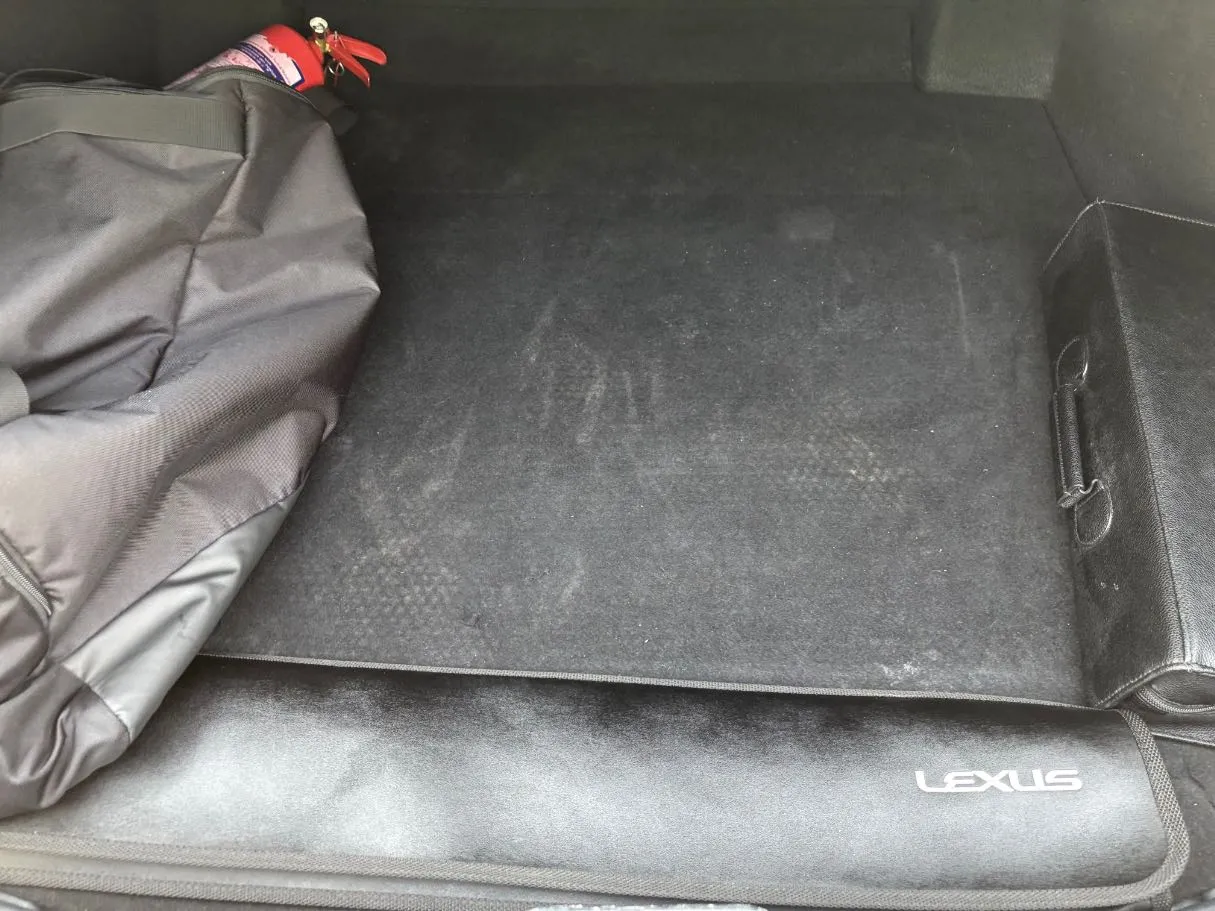 Car image 26