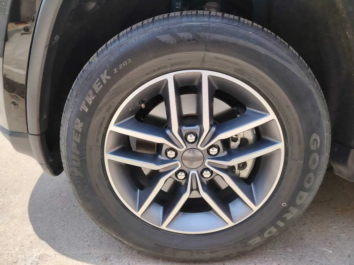 Car image 10