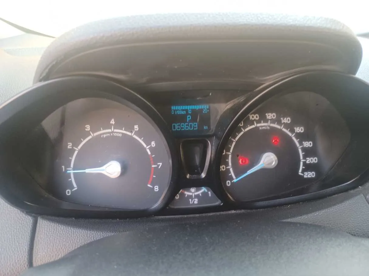 Car image 19