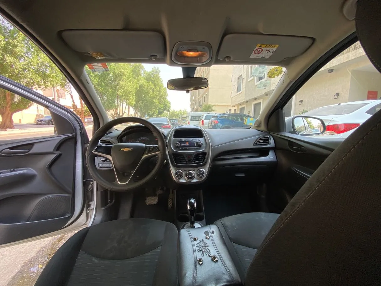 Car image 14