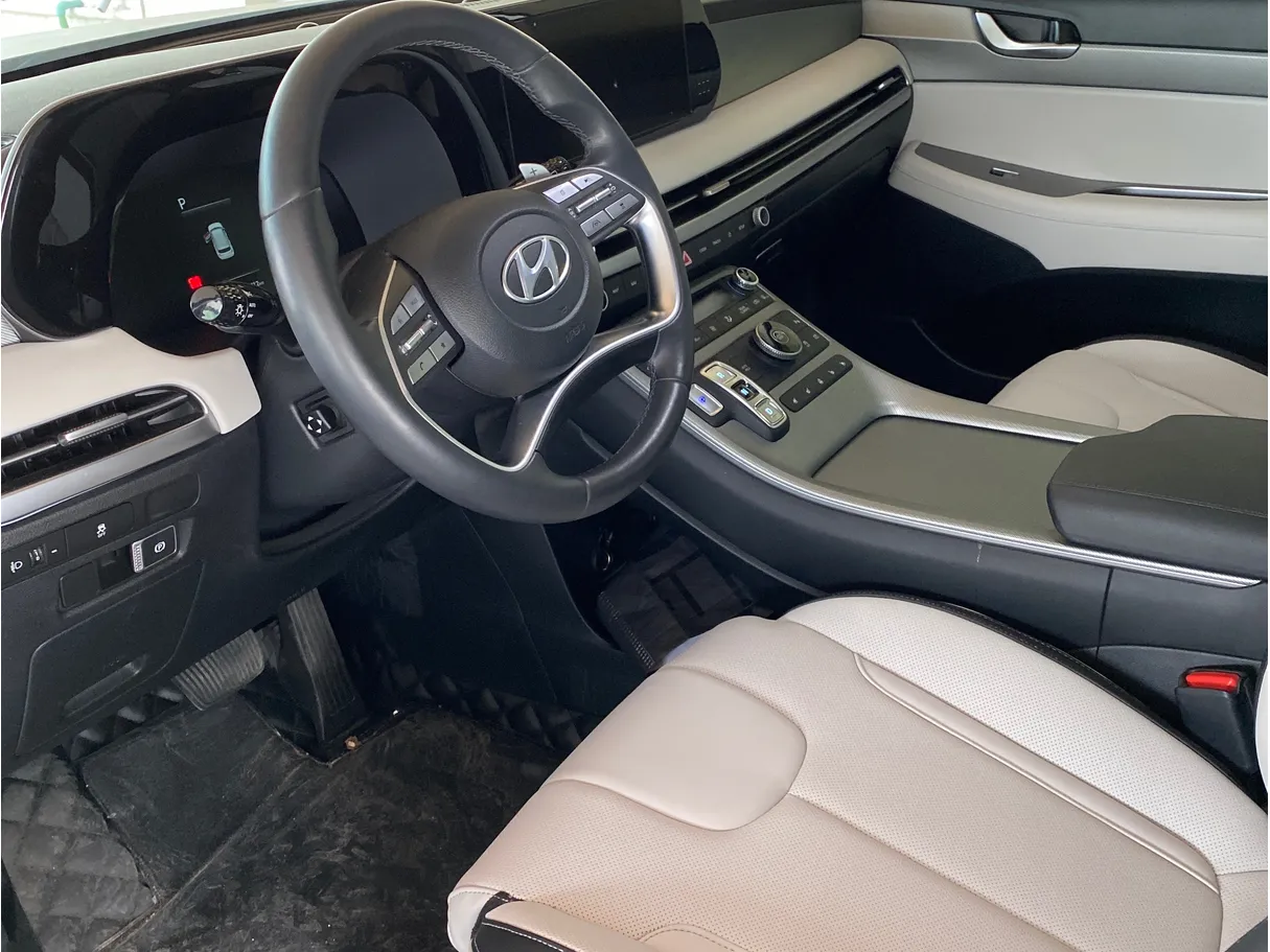 Car image 5
