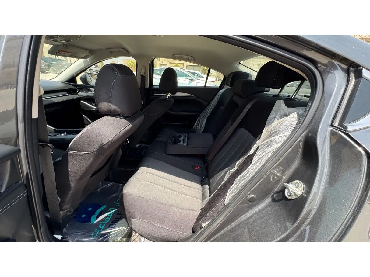 Car image 12