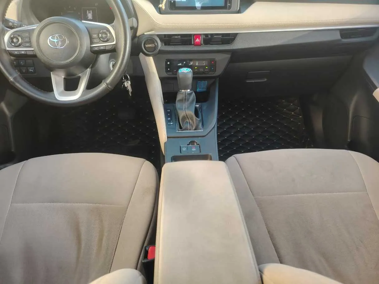 Car image 23