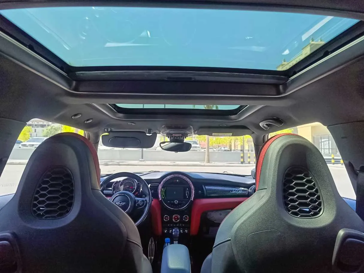 Car image 16