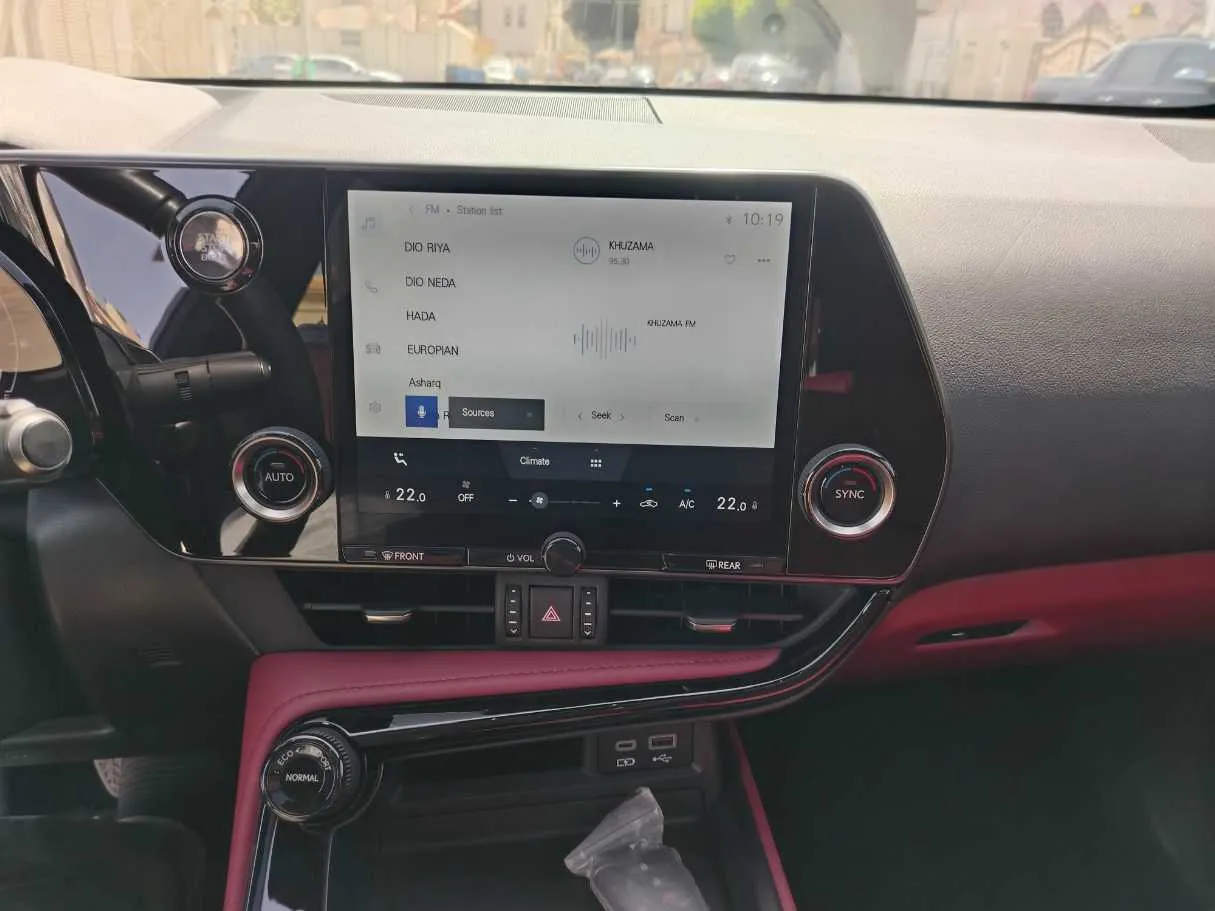 Car image 25