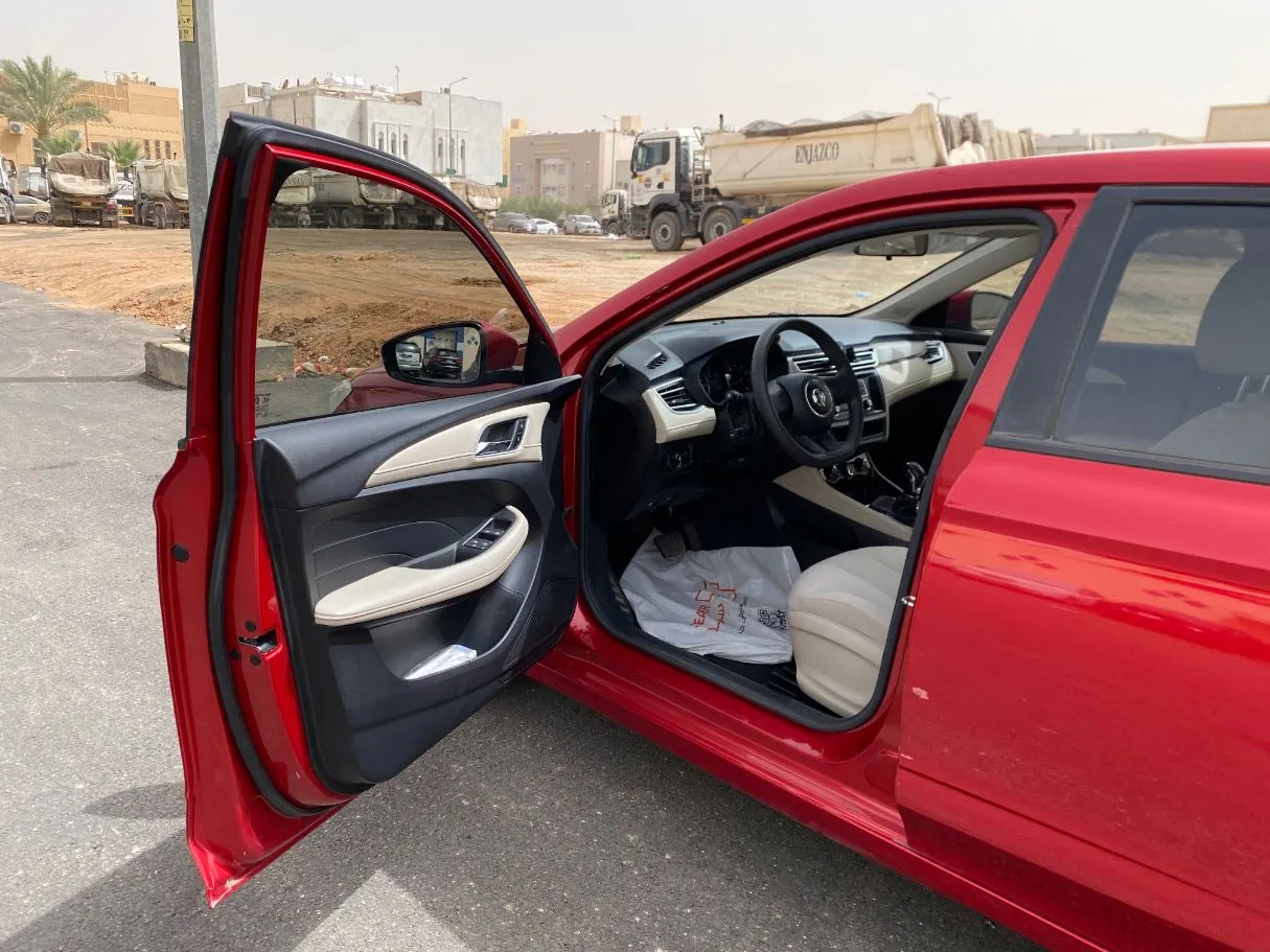 Car image 10