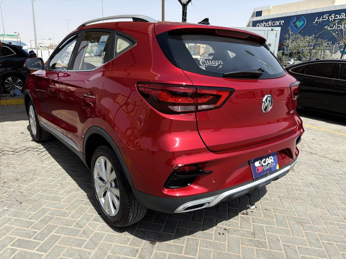 Car image 7