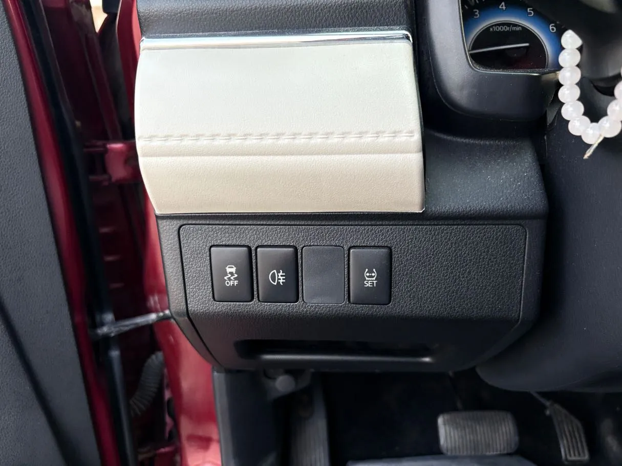 Car image 24