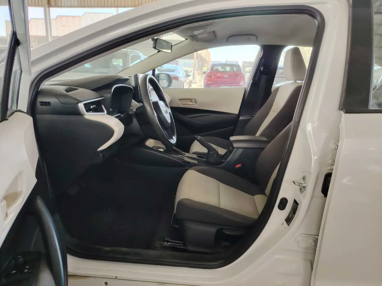 Car image 11