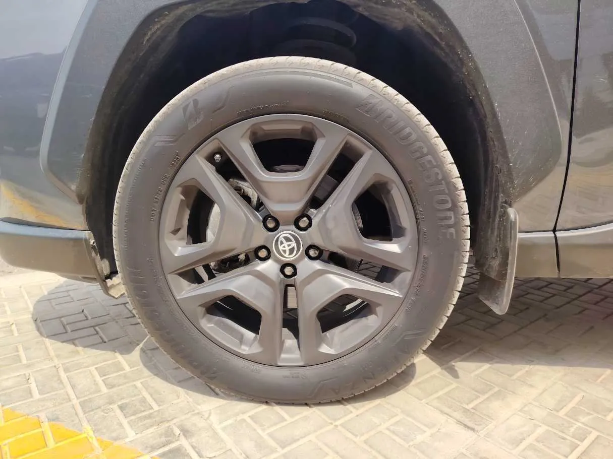 Car image 10