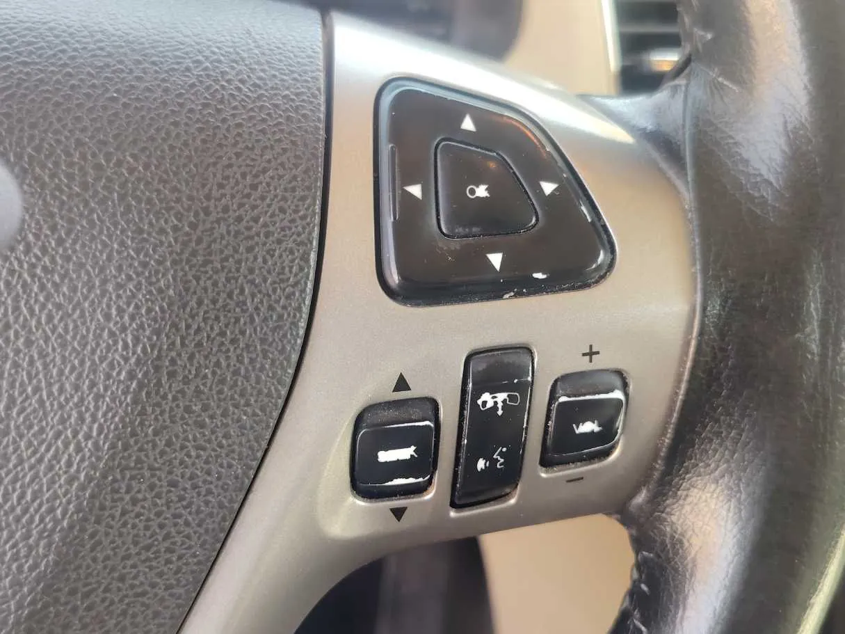 Car image 30