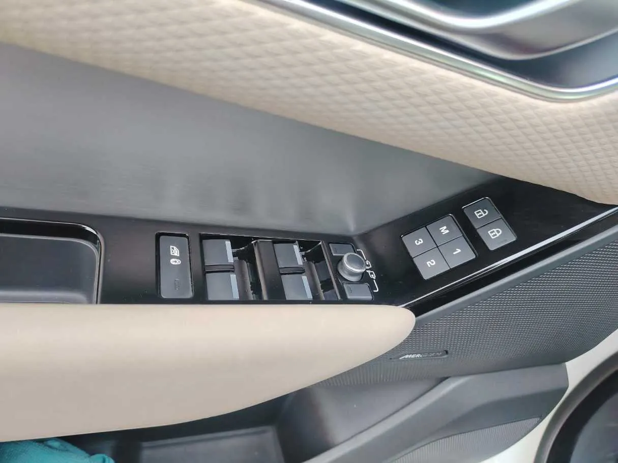 Car image 42