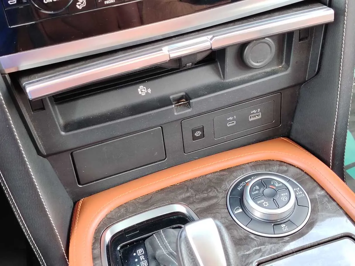 Car image 32