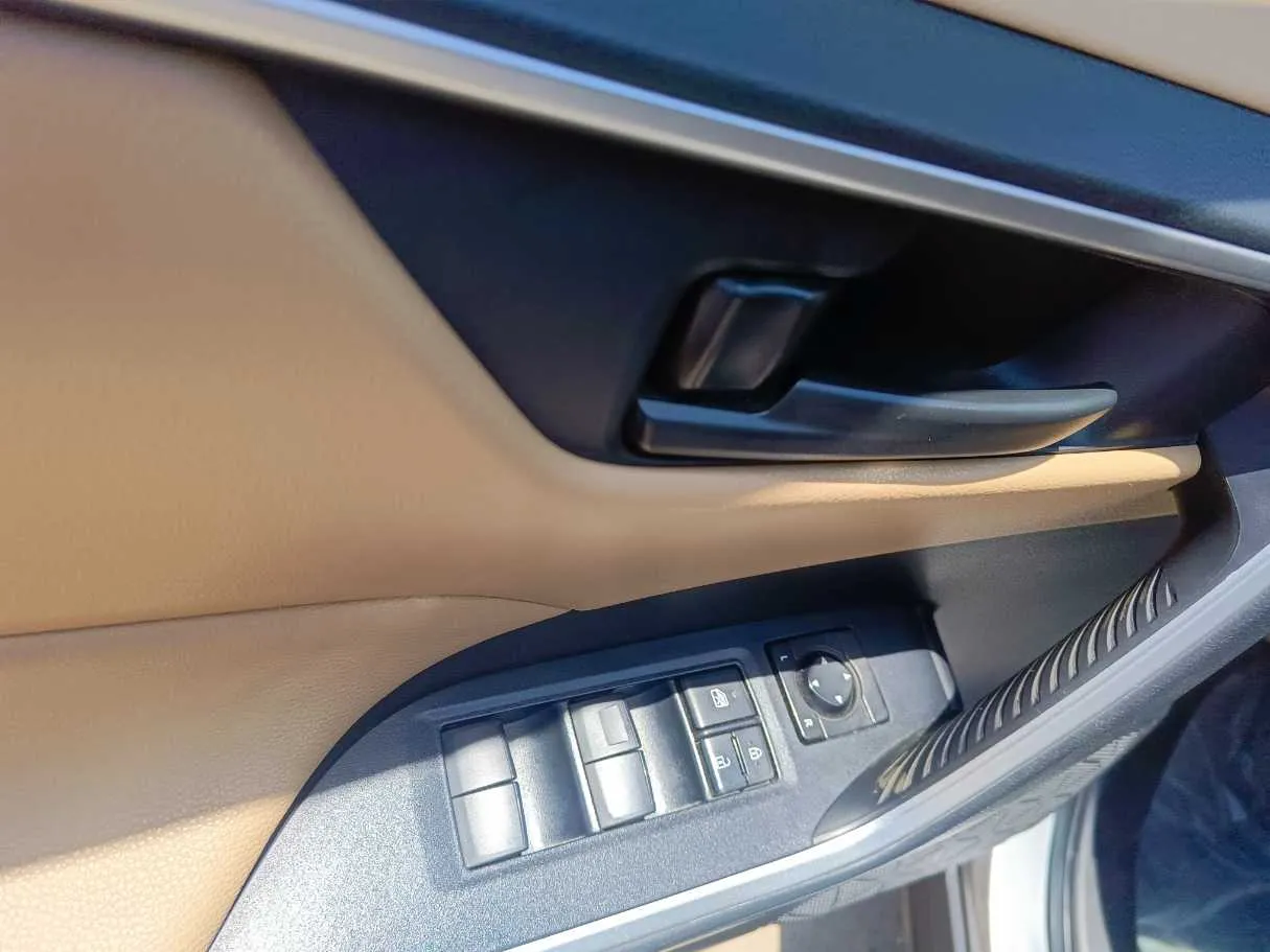 Car image 27