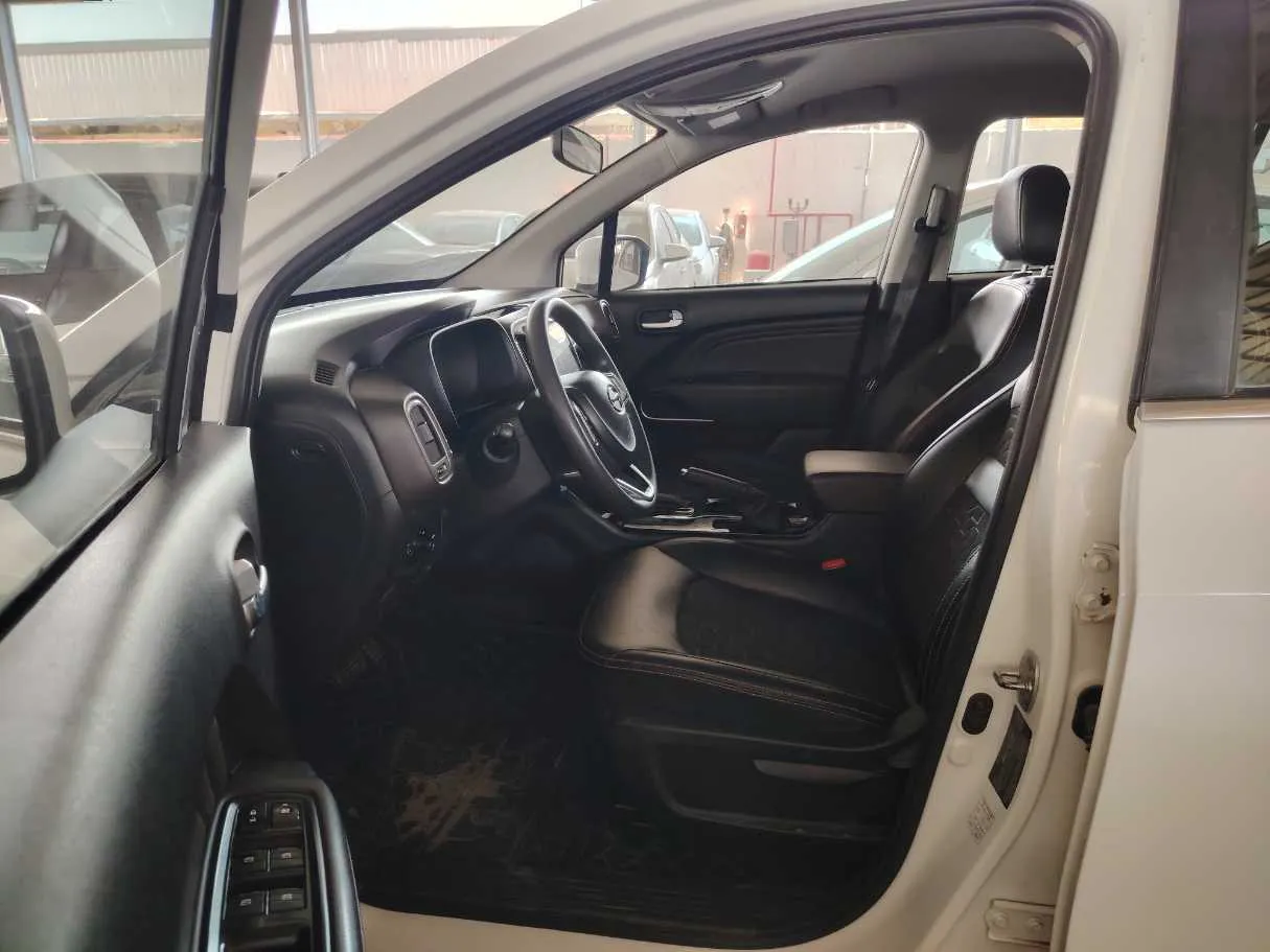 Car image 11