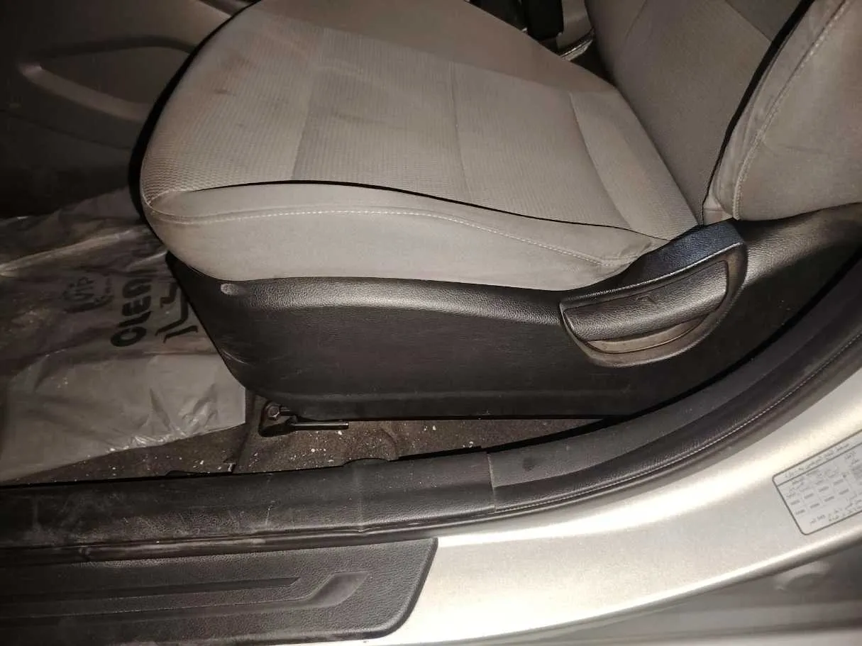 Car image 37