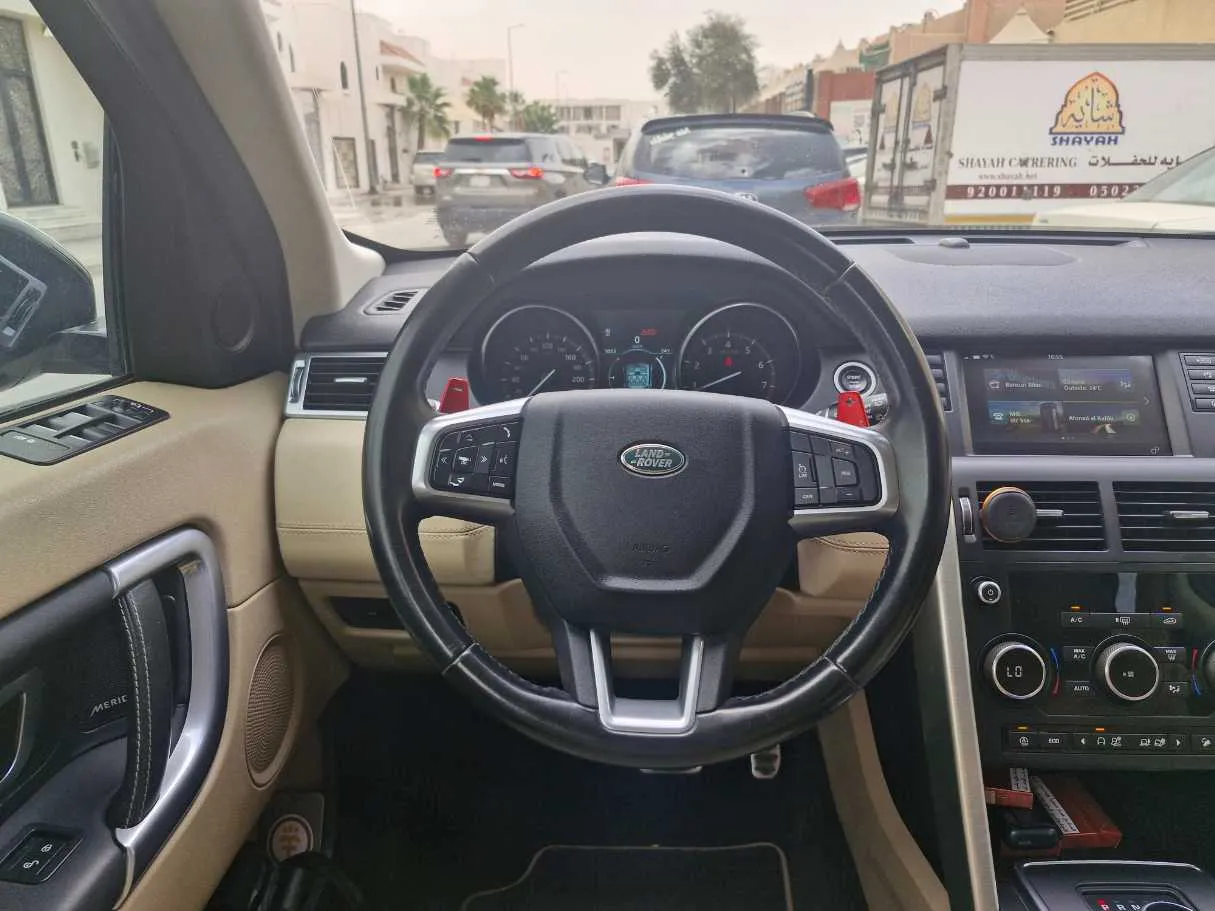 Car image 19