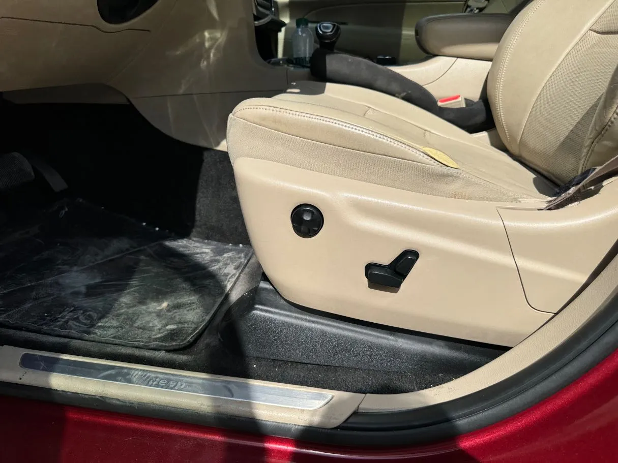 Car image 24