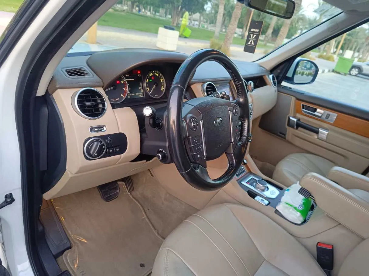 Car image 14