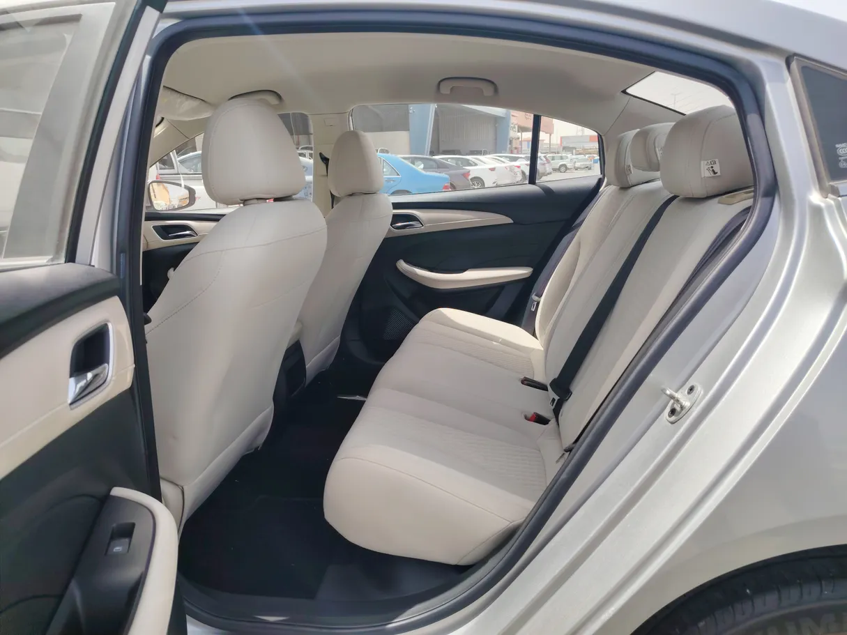 Car image 17