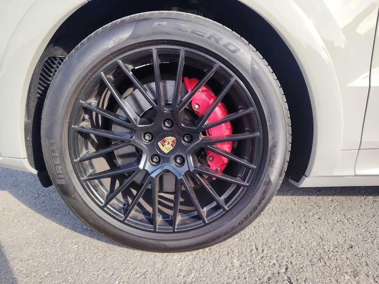 Car image 10