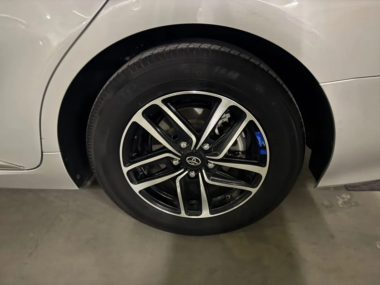 Car image 10