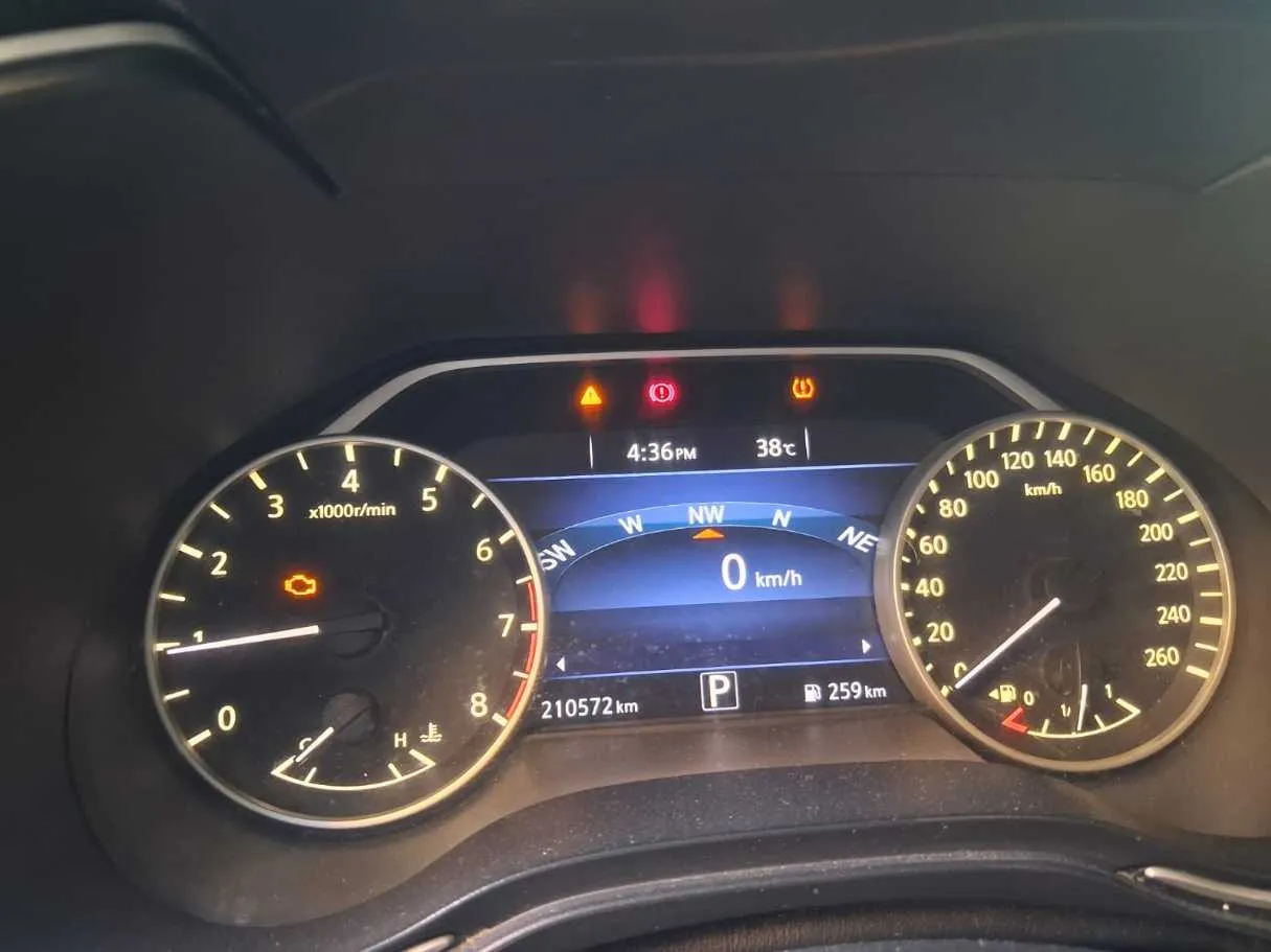 Car image 13