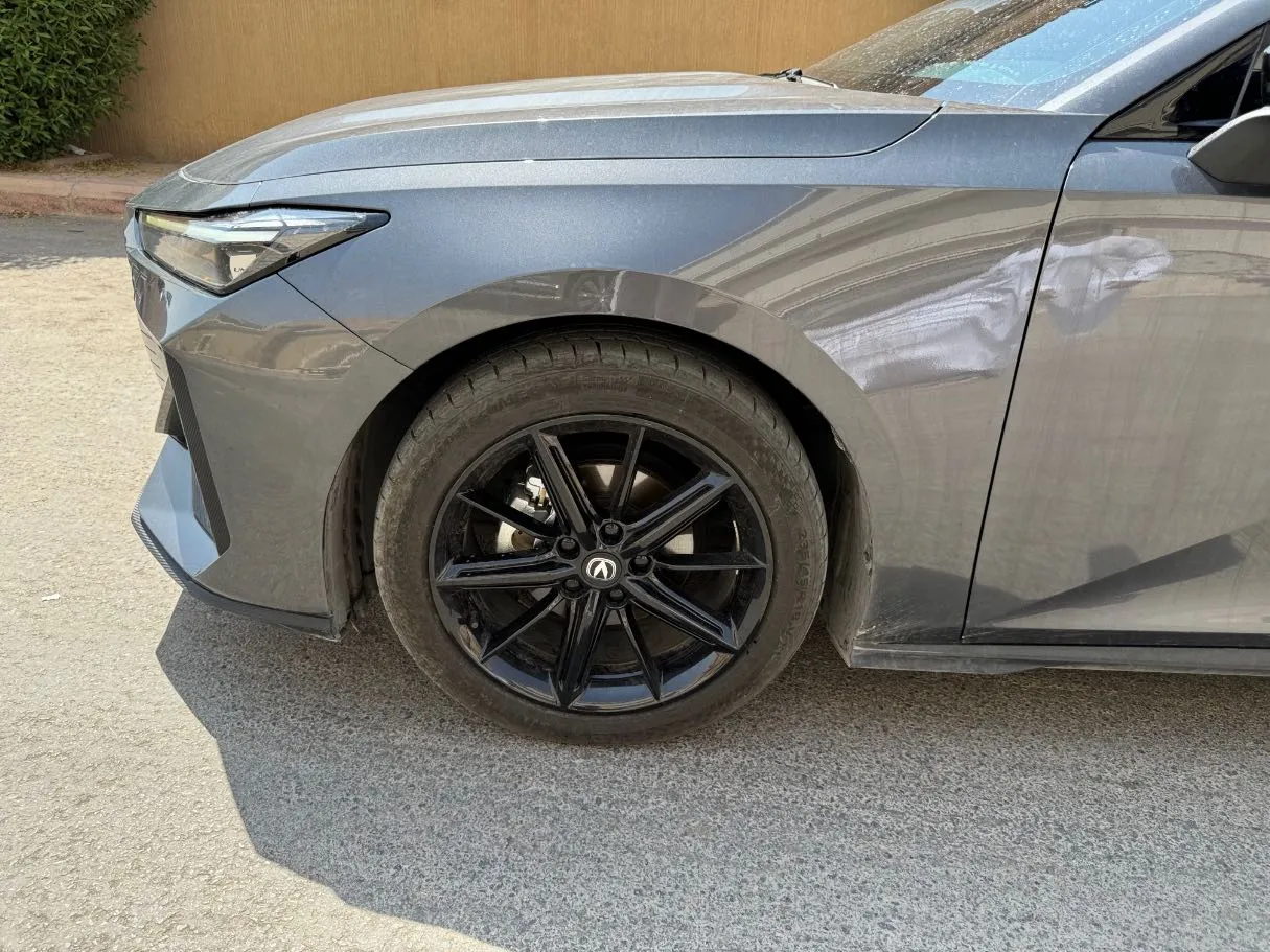 Car image 9