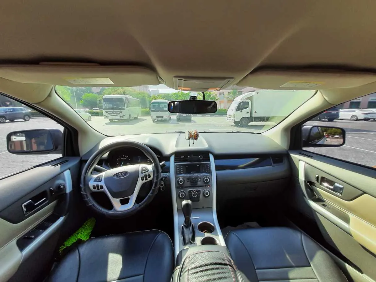 Car image 16