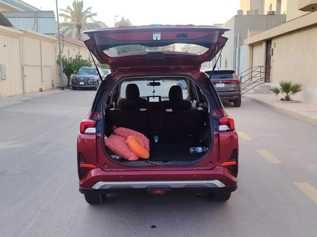 Car image 19