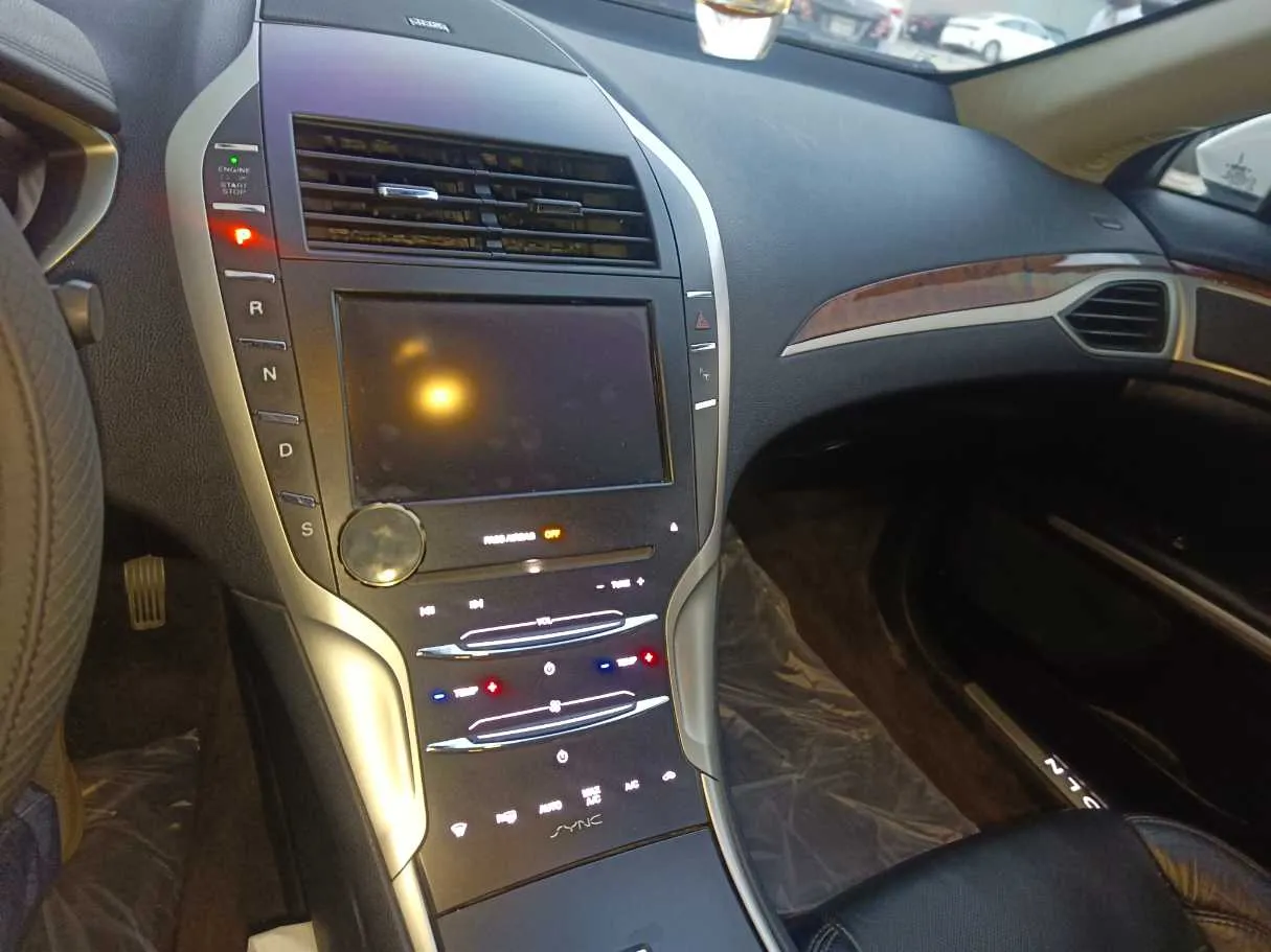 Car image 18
