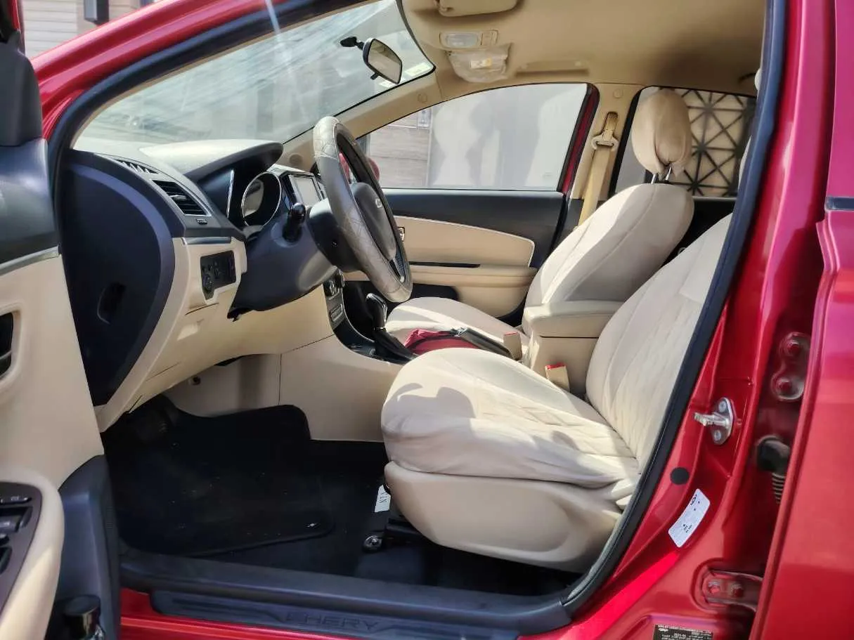 Car image 12