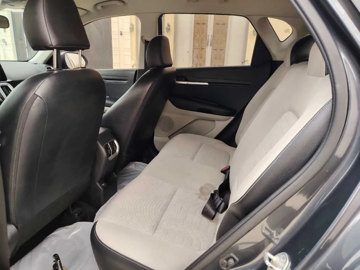 Car image 15
