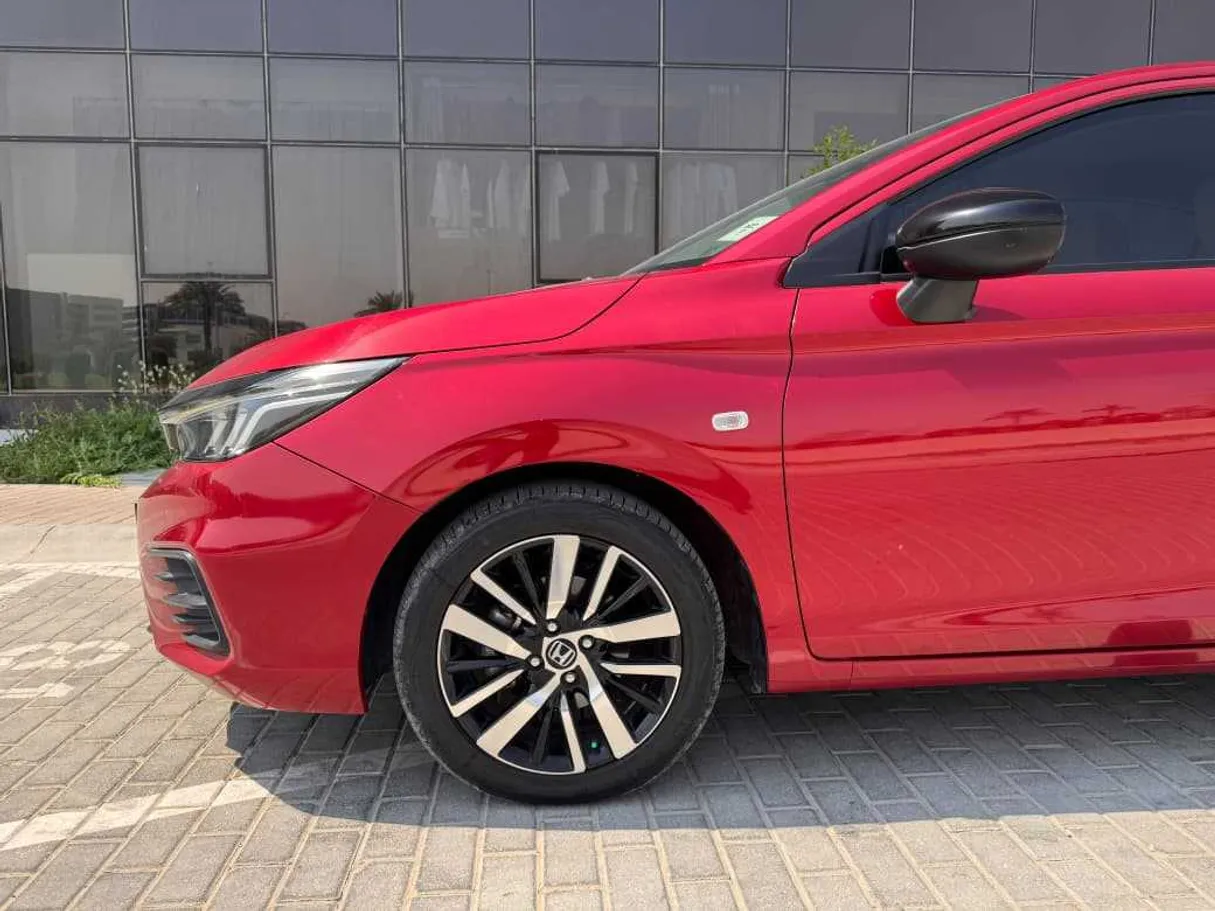 Car image 10