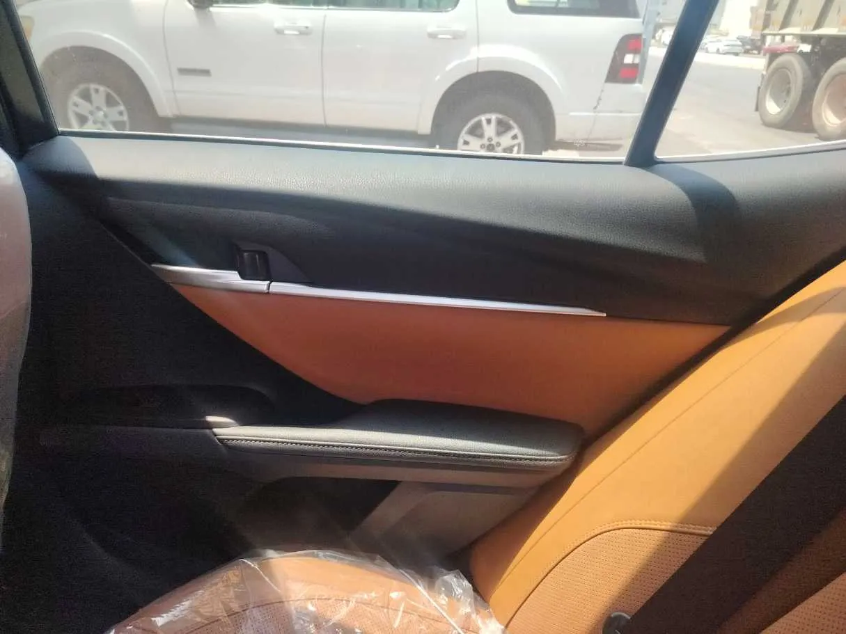 Car image 40