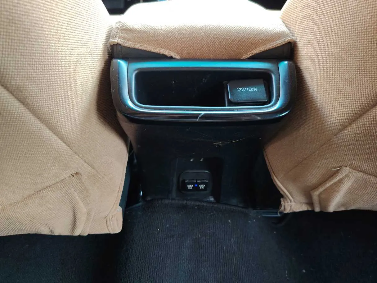 Car image 26