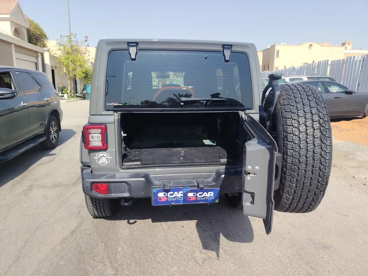 Car image 24