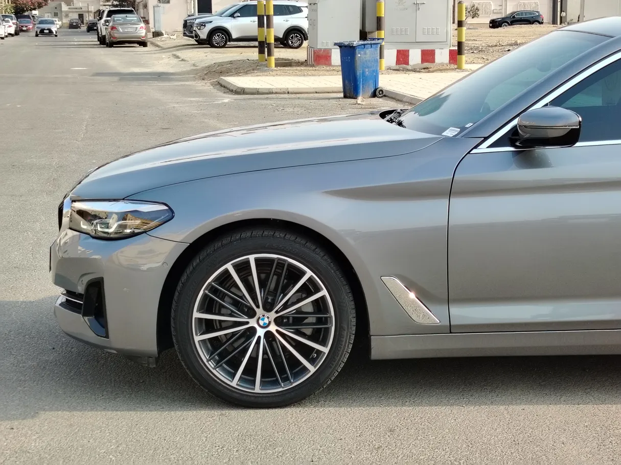 Car image 9