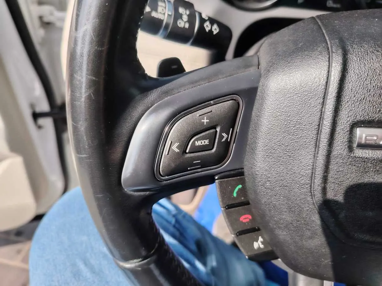 Car image 40