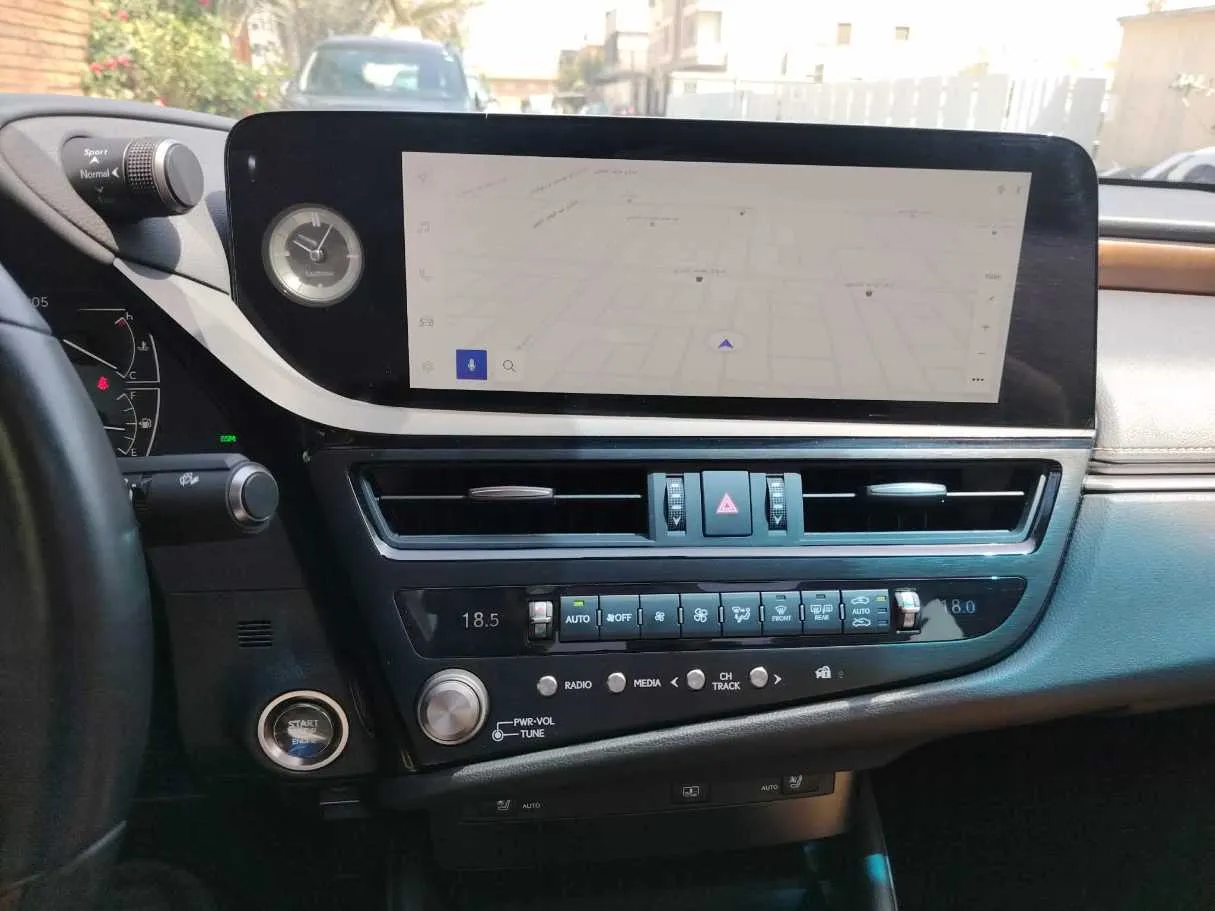 Car image 24