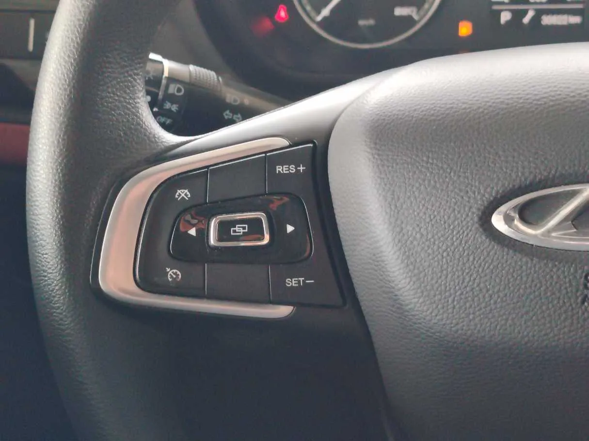 Car image 25
