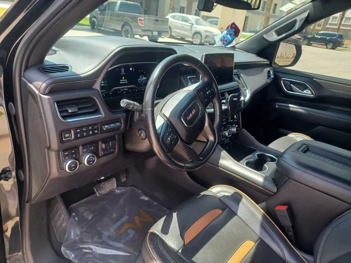 Car image 11