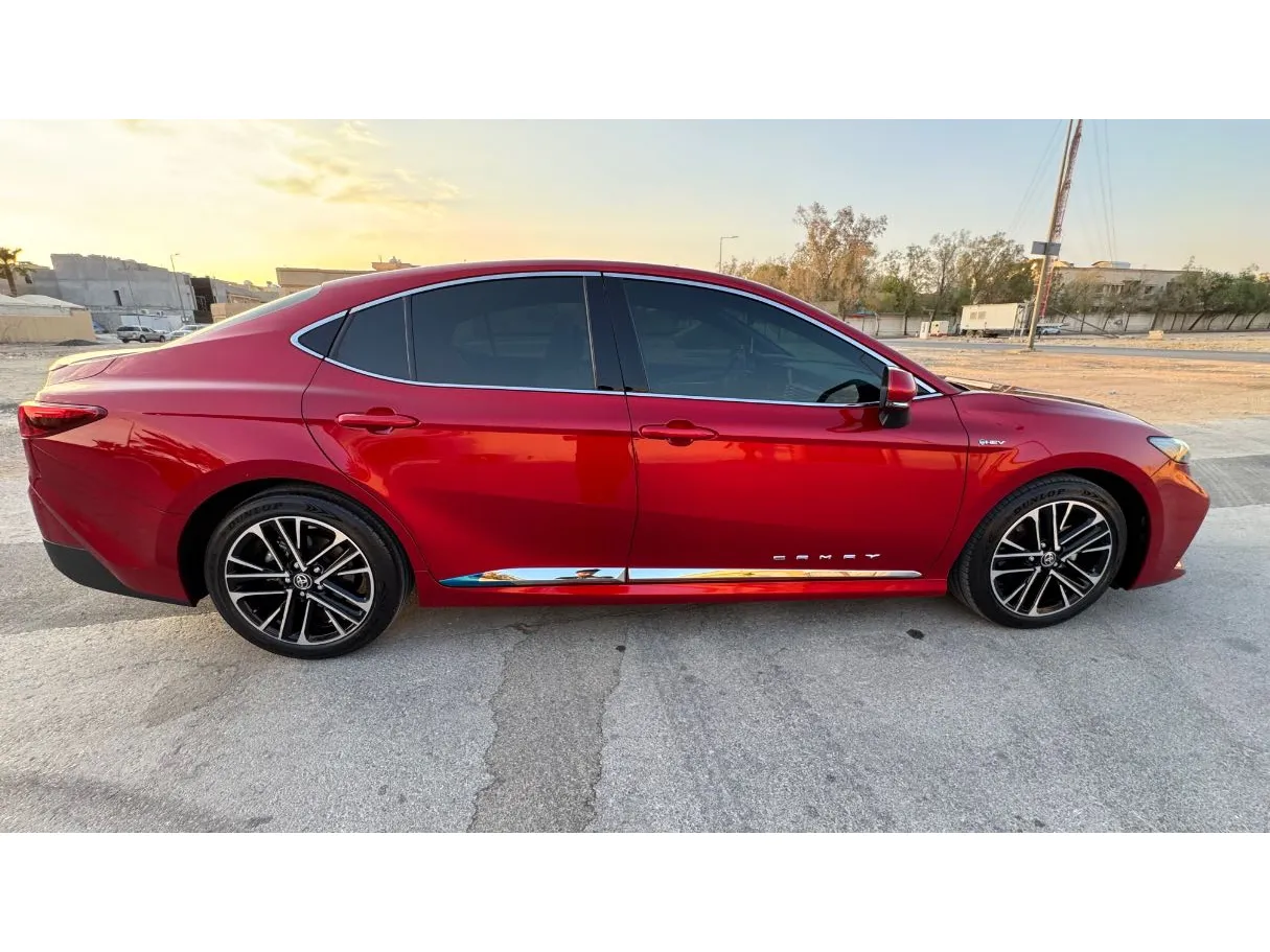 Car image 4