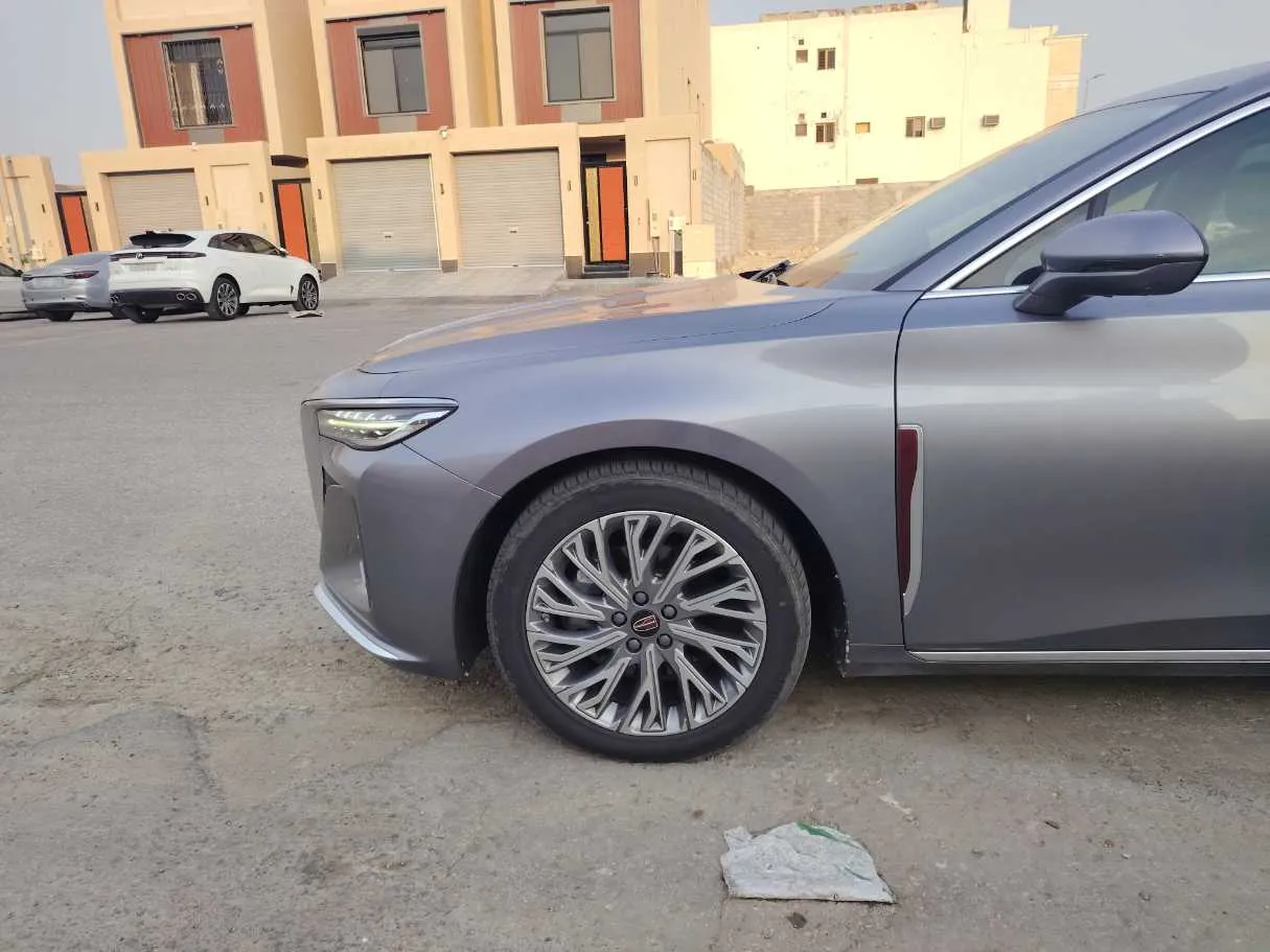 Car image 9