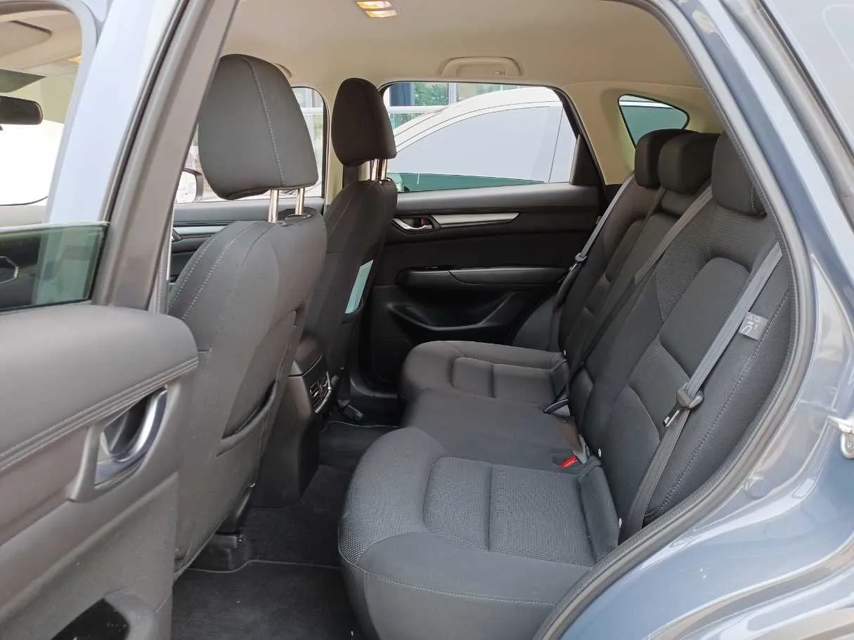 Car image 13