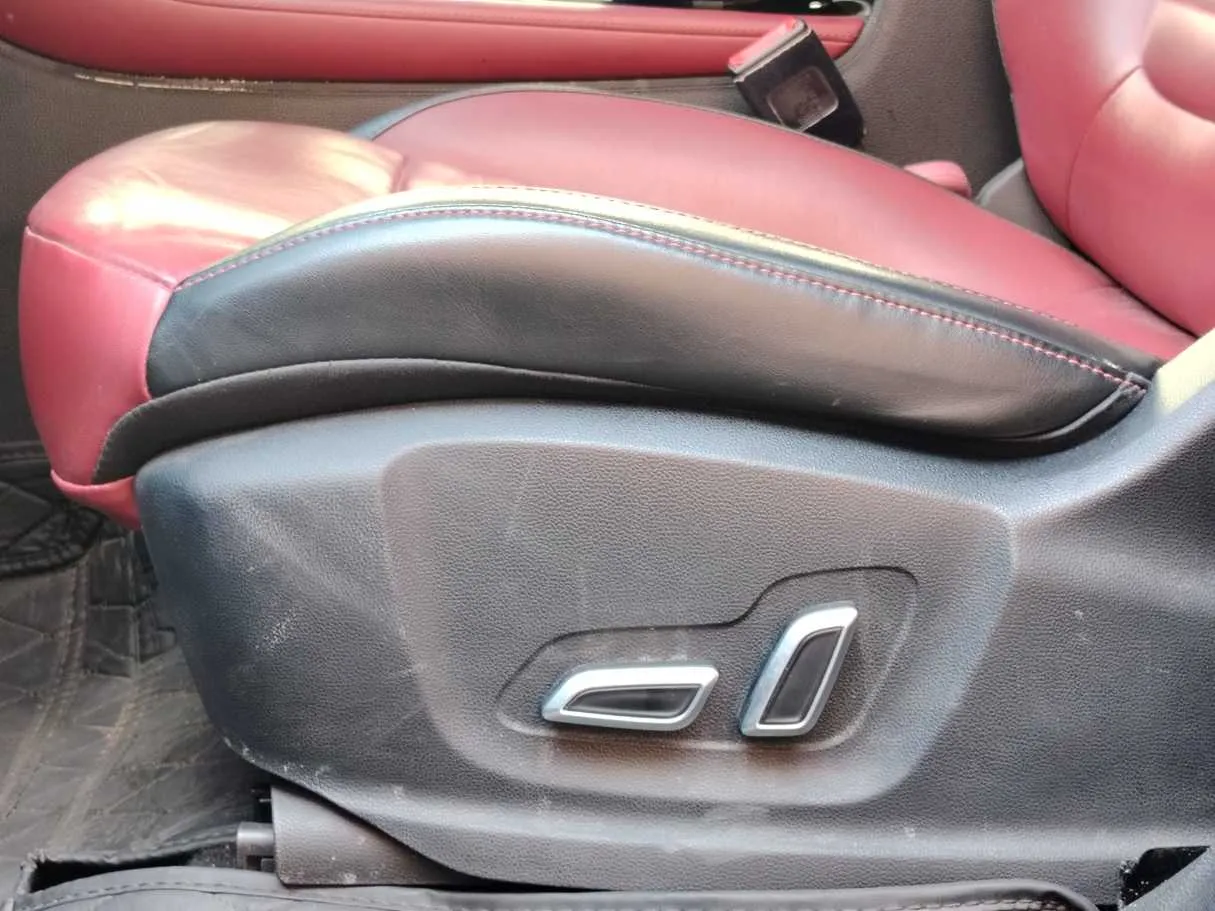 Car image 32