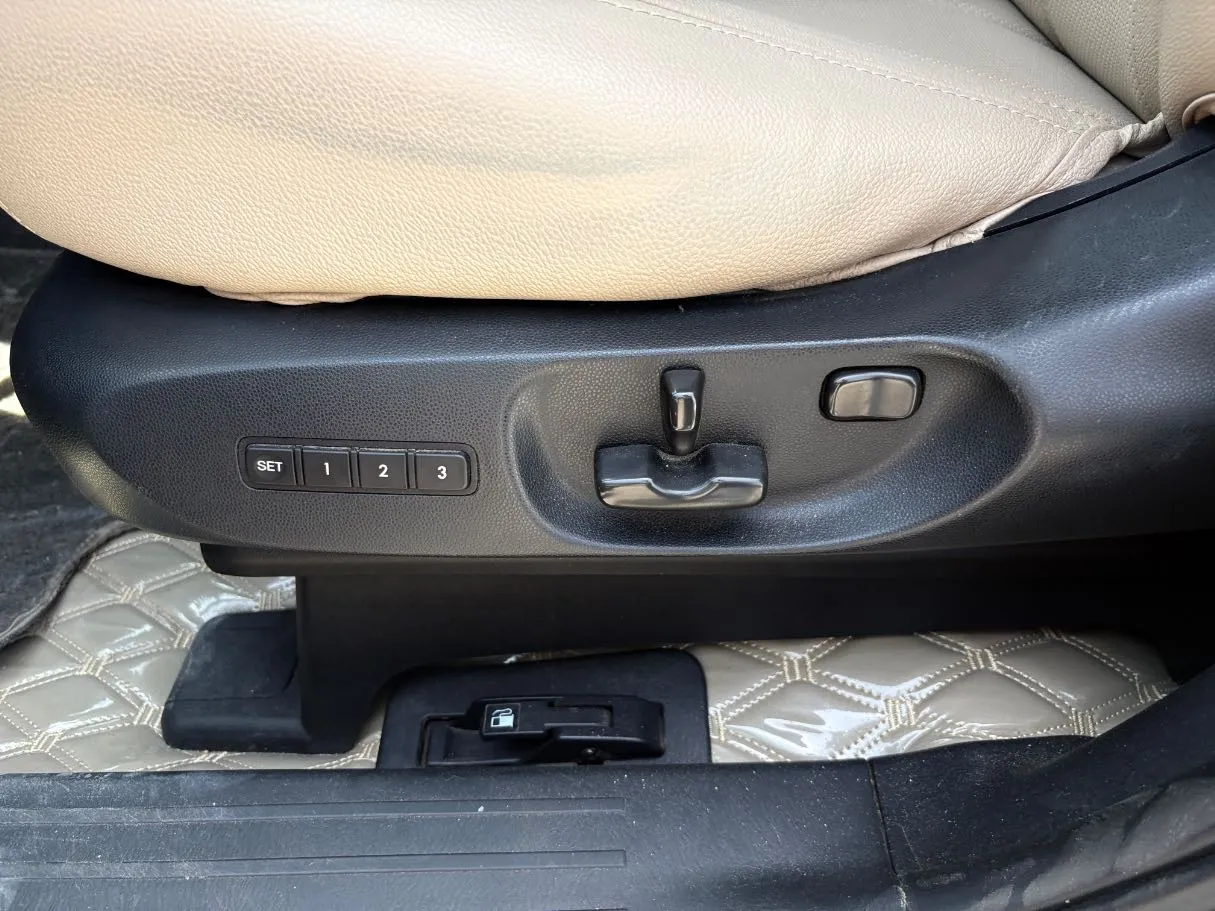 Car image 28