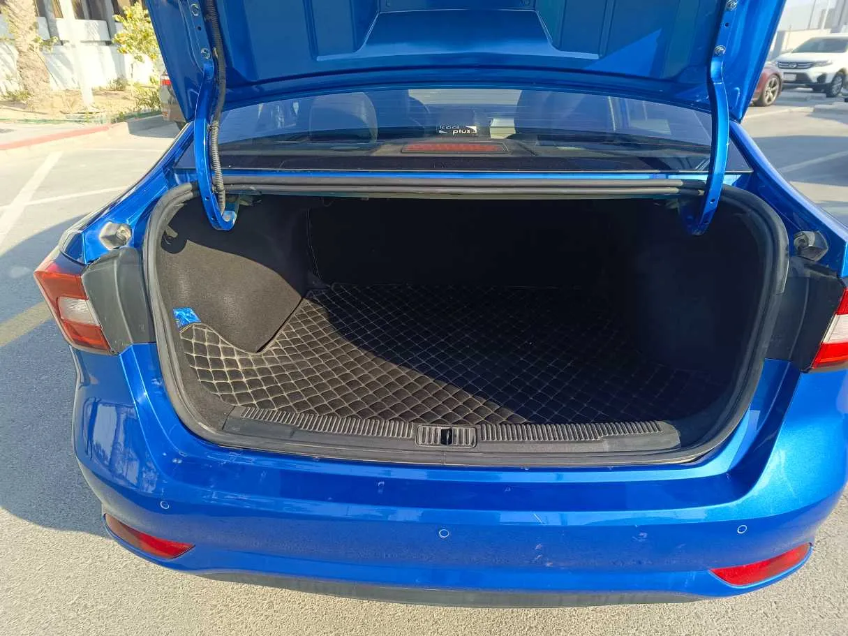 Car image 28