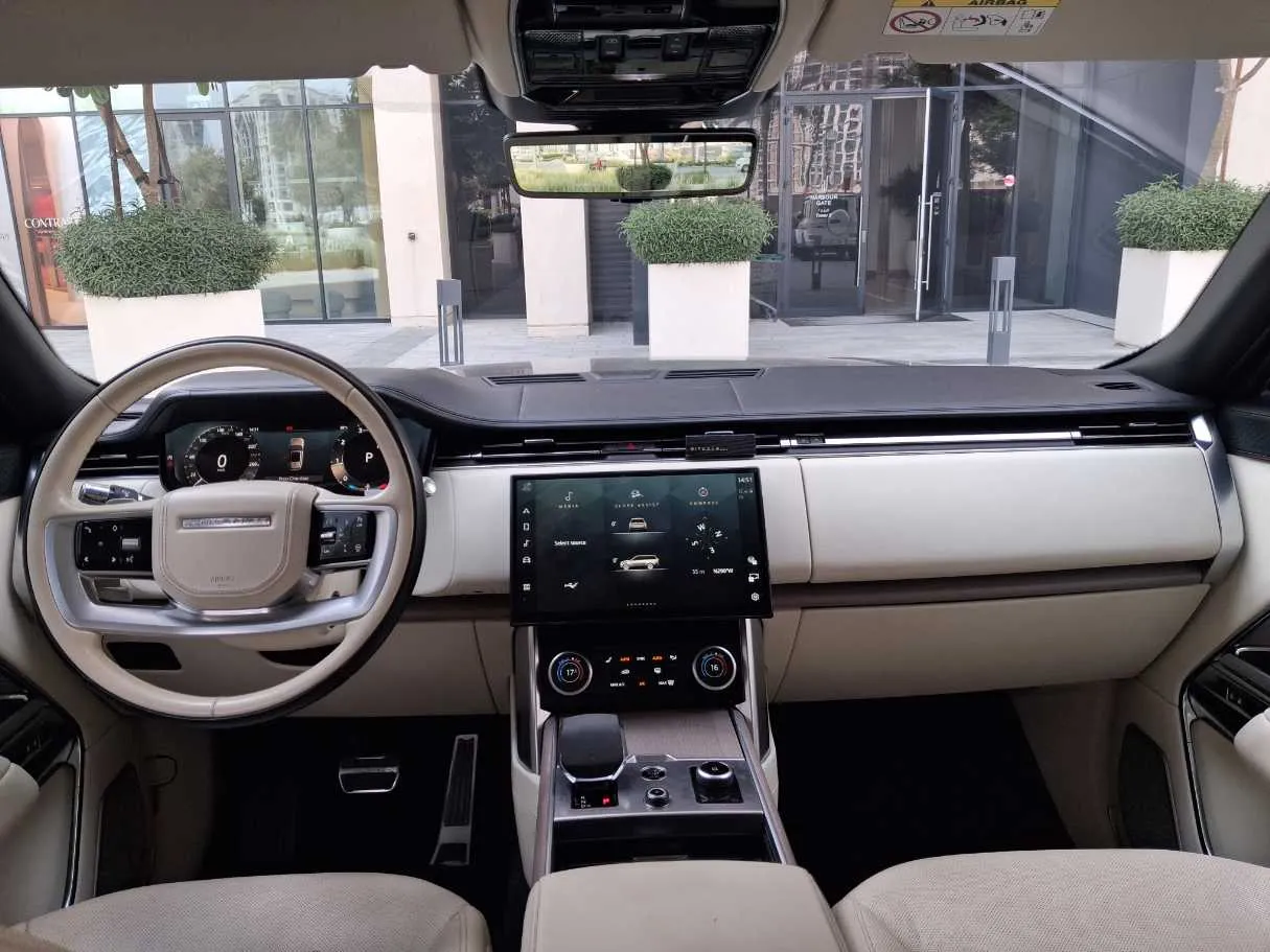Car image 18