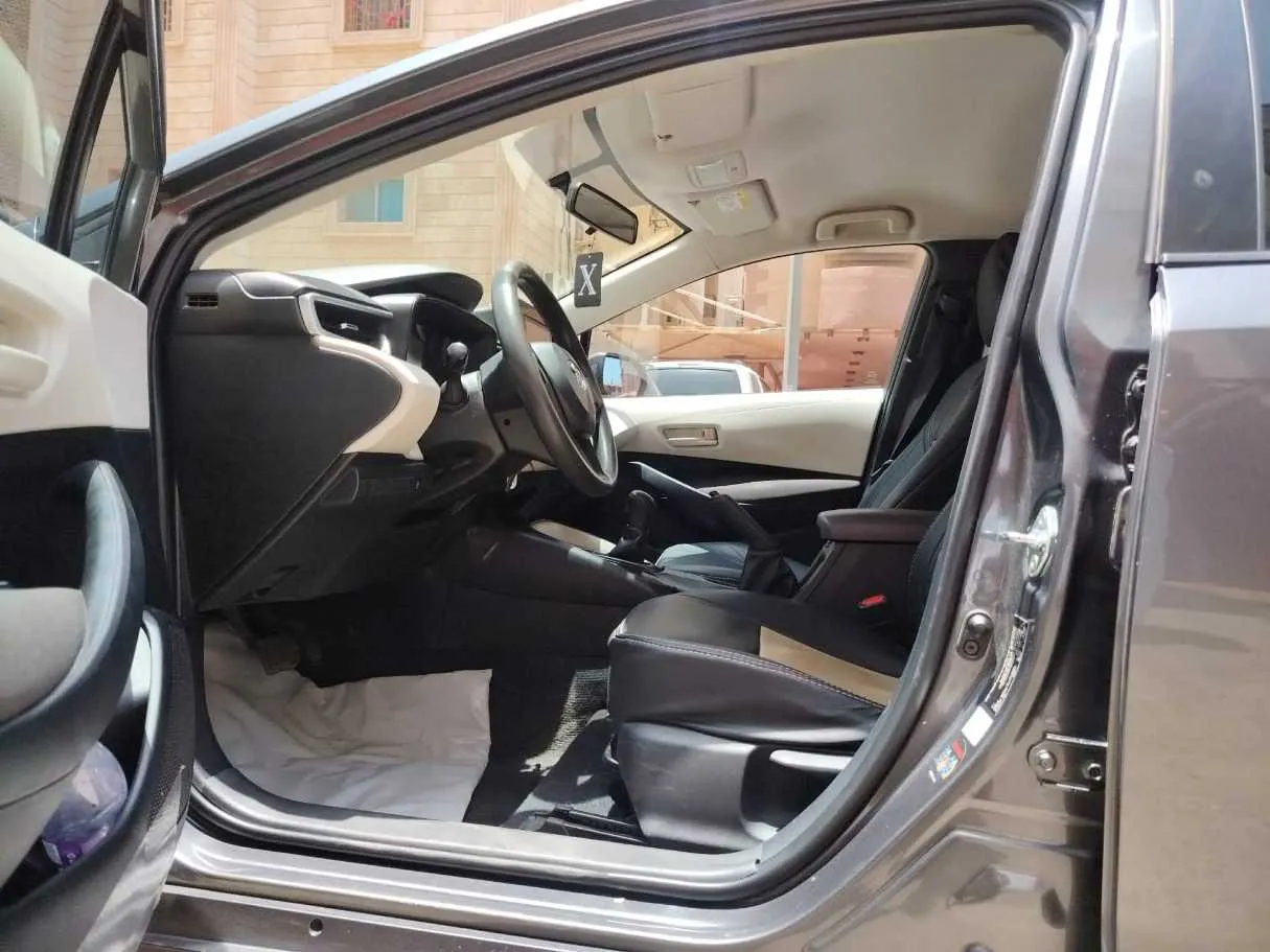 Car image 12